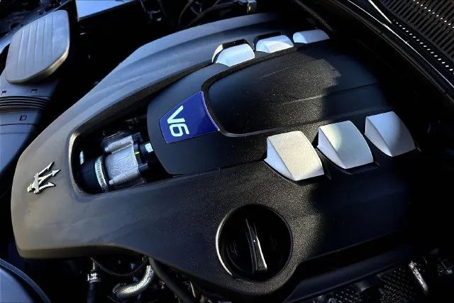 Maserati Ghibli photo 33