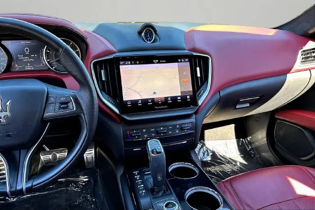 Maserati Ghibli photo 11