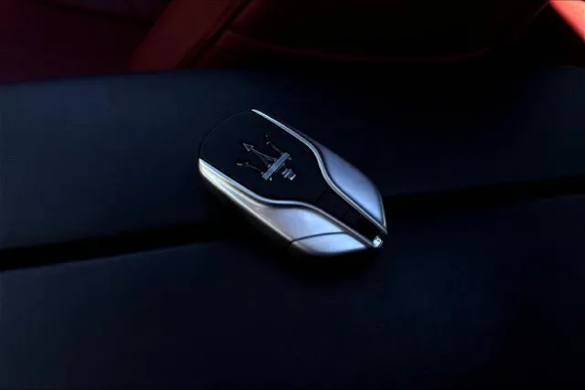 Maserati Ghibli photo 37