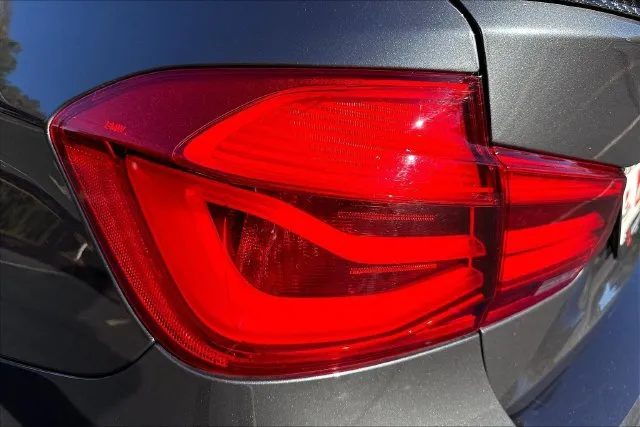 BMW 3 Series photo 24