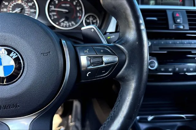 BMW 3 Series photo 14