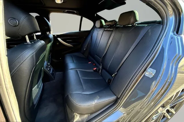 BMW 3 Series photo 23