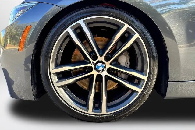 BMW 3 Series photo 35