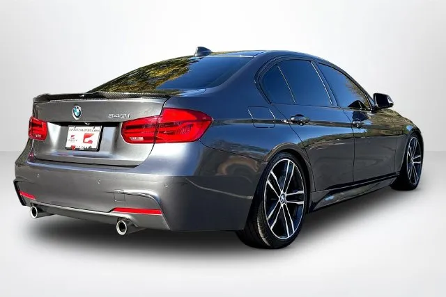 BMW 3 Series photo 5