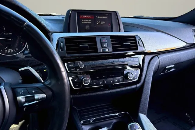 BMW 3 Series photo 11