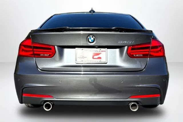 BMW 3 Series photo 6