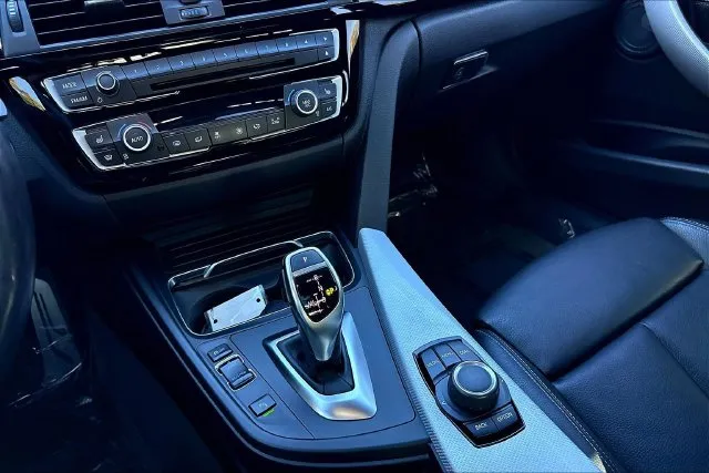 BMW 3 Series photo 17