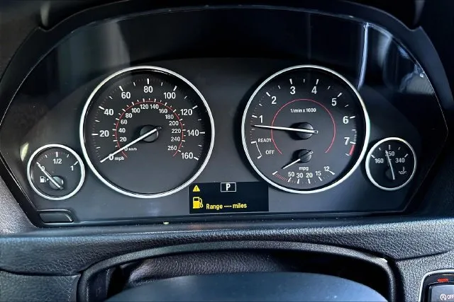 BMW 3 Series photo 15