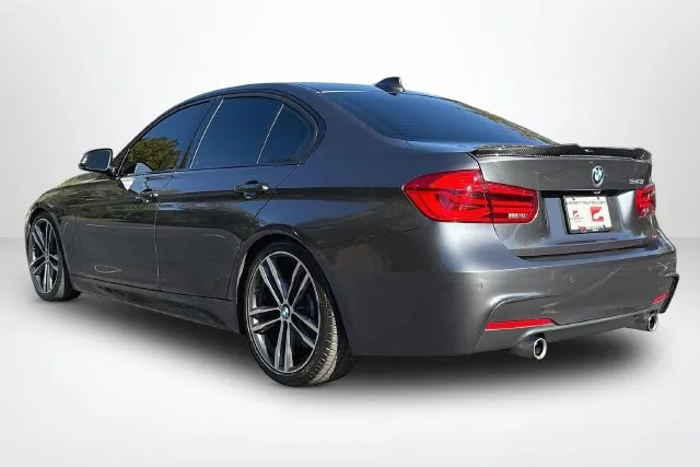 BMW 3 Series photo 7