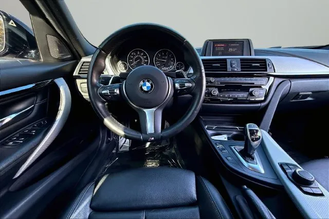 BMW 3 Series photo 10