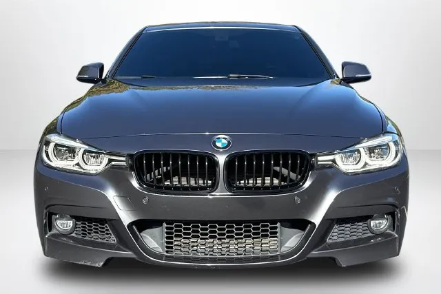 BMW 3 Series photo 2