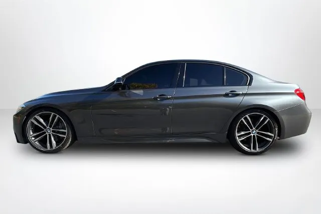 BMW 3 Series photo 8