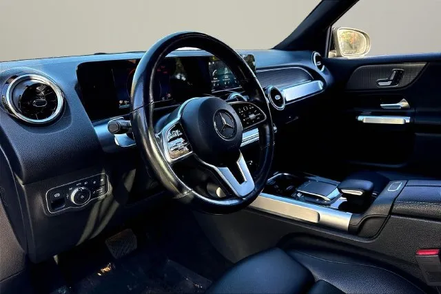 Mercedes-Benz GLB photo 18