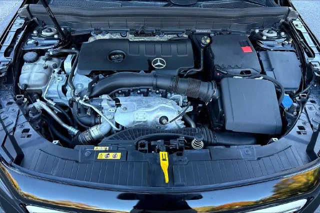 Mercedes-Benz GLB photo 31