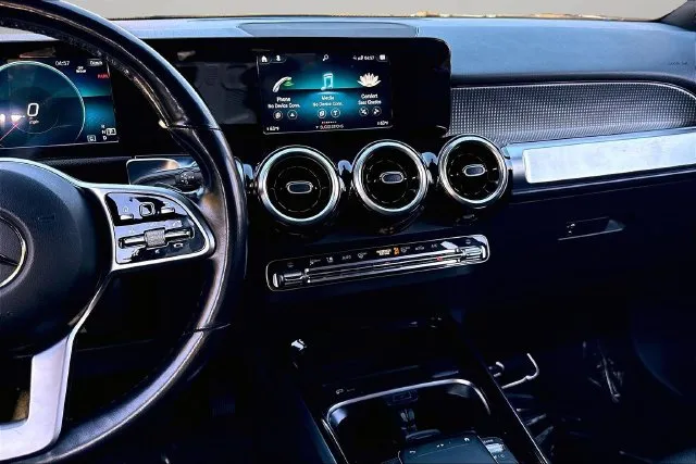 Mercedes-Benz GLB photo 11