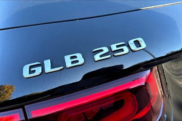 Mercedes-Benz GLB photo 25
