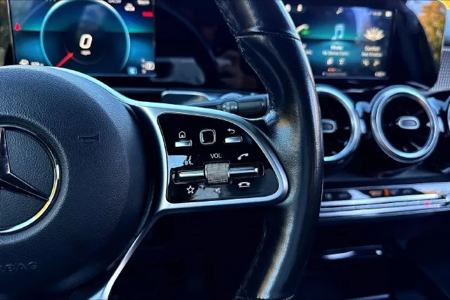 Mercedes-Benz GLB photo 14