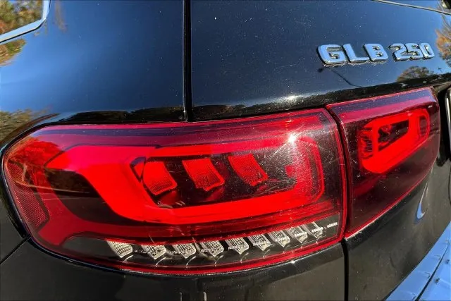 Mercedes-Benz GLB photo 24