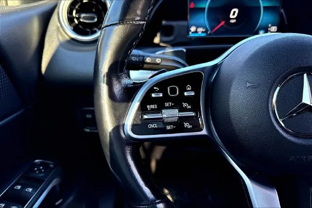 Mercedes-Benz GLB photo 13