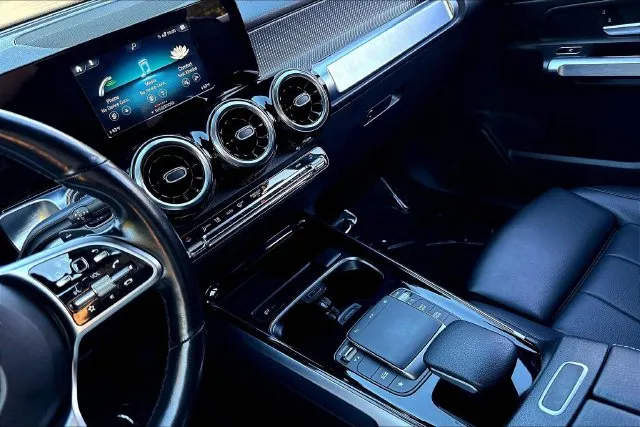 Mercedes-Benz GLB photo 17