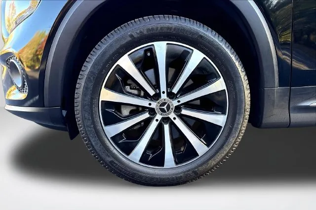 Mercedes-Benz GLB photo 35
