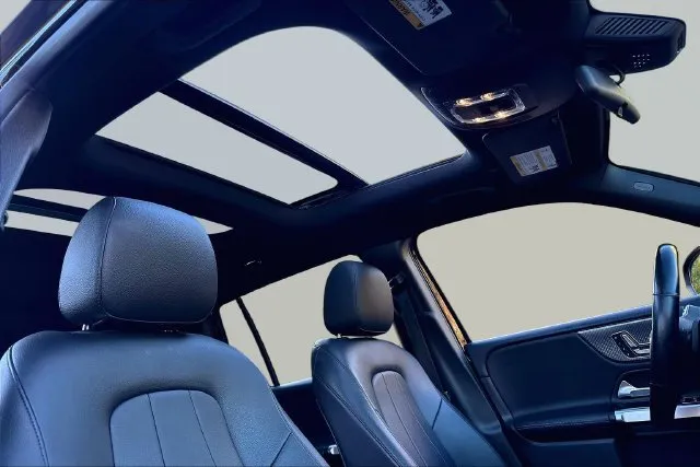 Mercedes-Benz GLB photo 28