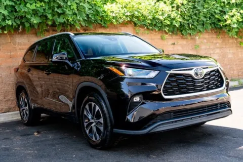 Another view of 2022 Toyota Highlander XLE for sale in Duluth, GA at Gravity Autos Duluth