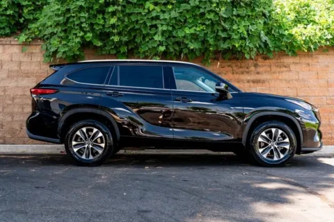 More photos of 2022 Toyota Highlander XLE at Gravity Autos Duluth, GA