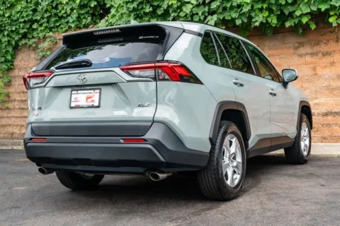 More photos of 2019 Toyota RAV4 XLE at Gravity Autos Duluth, GA