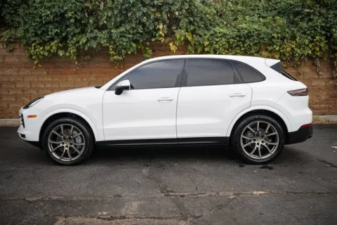 More photos of 2022 Porsche Cayenne Platinum Edition at Gravity Autos Duluth, GA