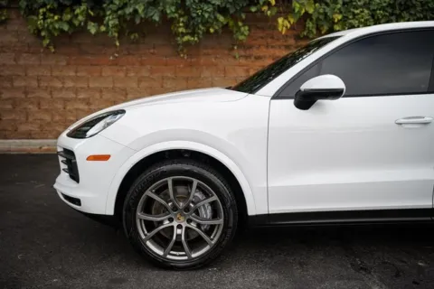 More photos of 2022 Porsche Cayenne Platinum Edition at Gravity Autos Duluth, GA