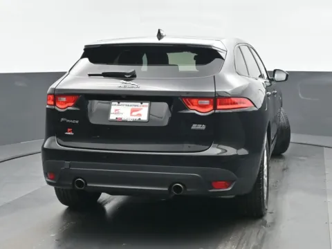 More photos of 2017 Jaguar F-PACE 35t at Gravity Autos Chicago, IL