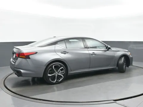 Another view of 2023 Nissan Altima 2.5 SR for sale in Highland Park, IL at Gravity Autos Chicago