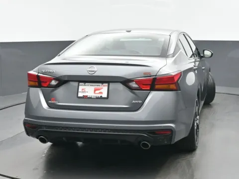 More photos of 2023 Nissan Altima 2.5 SR at Gravity Autos Chicago, IL
