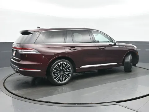 Another view of 2022 Lincoln Aviator Black Label for sale in Highland Park, IL at Gravity Autos Chicago