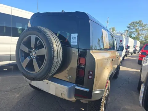 Photos of 2020 Land Rover Defender 110 SE for sale in Highland Park, IL at Gravity Autos Chicago