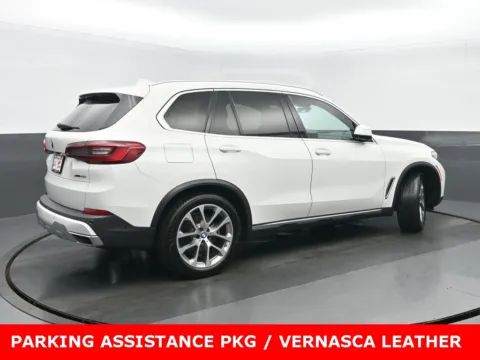 Another view of 2020 BMW X5 xDrive40i for sale in Highland Park, IL at Gravity Autos Chicago