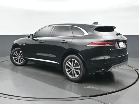 More photos of 2021 Jaguar F-PACE P250 S at Gravity Autos Chicago, IL