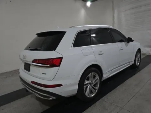 Photos of 2023 Audi Q7 55 Prestige for sale in Highland Park, IL at Gravity Autos Chicago