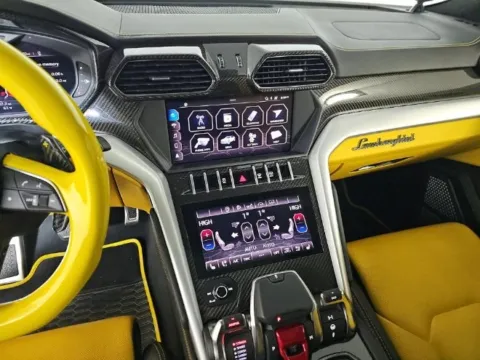 More photos of 2019 Lamborghini Urus at Gravity Autos Chicago, IL