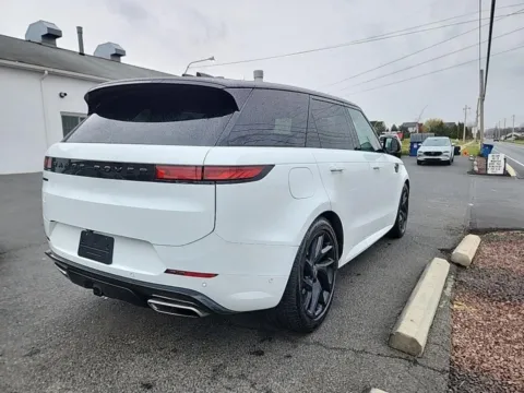 Photos of 2024 Land Rover Range Rover Sport Dynamic for sale in Highland Park, IL at Gravity Autos Chicago