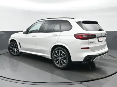 More photos of 2022 BMW X5 xDrive40i at Gravity Autos Chicago, IL