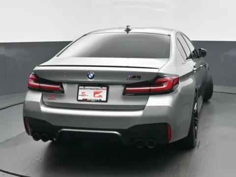 More photos of 2022 BMW M5 at Gravity Autos Chicago, IL