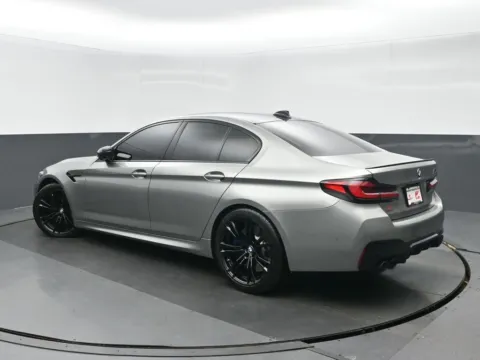 More photos of 2022 BMW M5 at Gravity Autos Chicago, IL