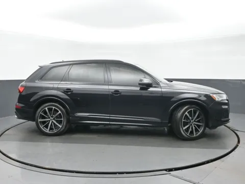 Photos of 2021 Audi SQ7 Premium Plus for sale in Highland Park, IL at Gravity Autos Chicago