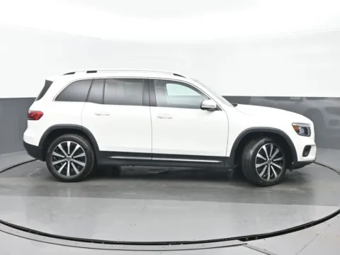 Photos of 2022 Mercedes-Benz GLB 250 for sale in Highland Park, IL at Gravity Autos Chicago