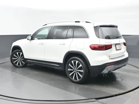 More photos of 2022 Mercedes-Benz GLB 250 at Gravity Autos Chicago, IL