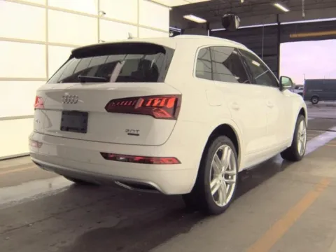 Photos of 2018 Audi Q5 2.0T for sale in Highland Park, IL at Gravity Autos Chicago