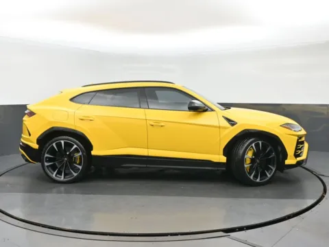 Photos of 2019 Lamborghini Urus for sale in Highland Park, IL at Gravity Autos Chicago