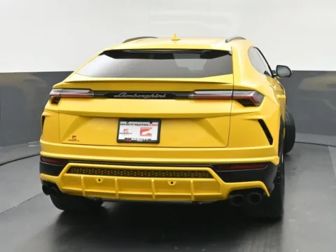 More photos of 2019 Lamborghini Urus at Gravity Autos Chicago, IL
